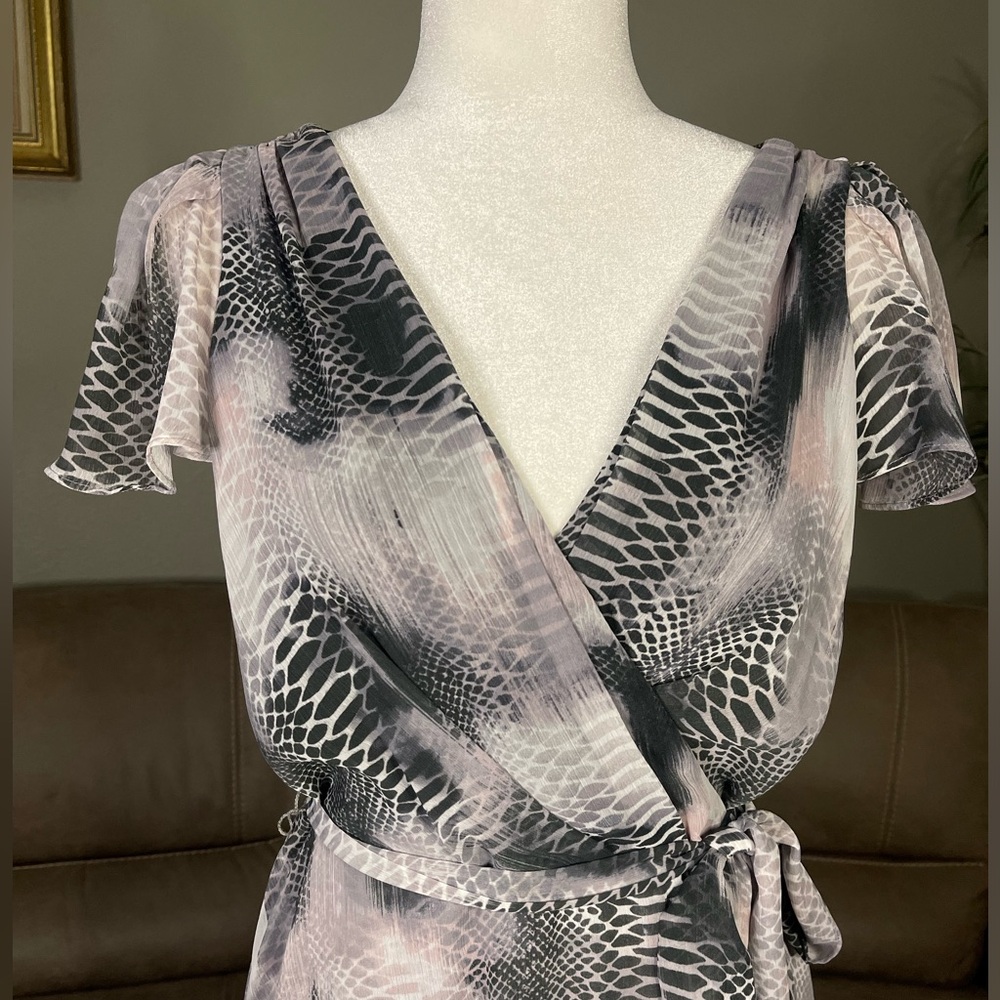 DKNY Purple Charcoal Snake Print High Low Flutter Sleeve Dress Sz 10 Summer Date - Picture 2 of 16